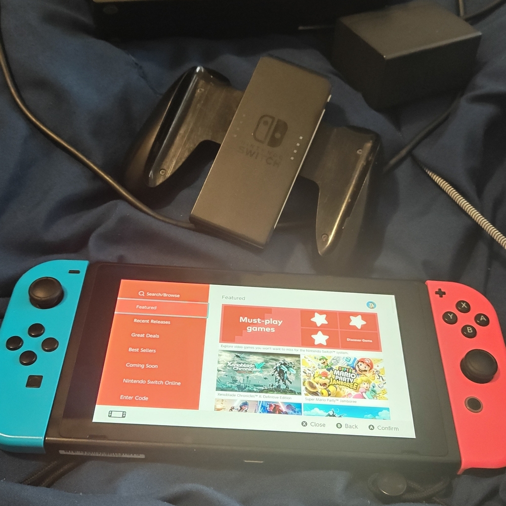 Nintendo Handheld Console Blue and Red - Picture 2 of 2